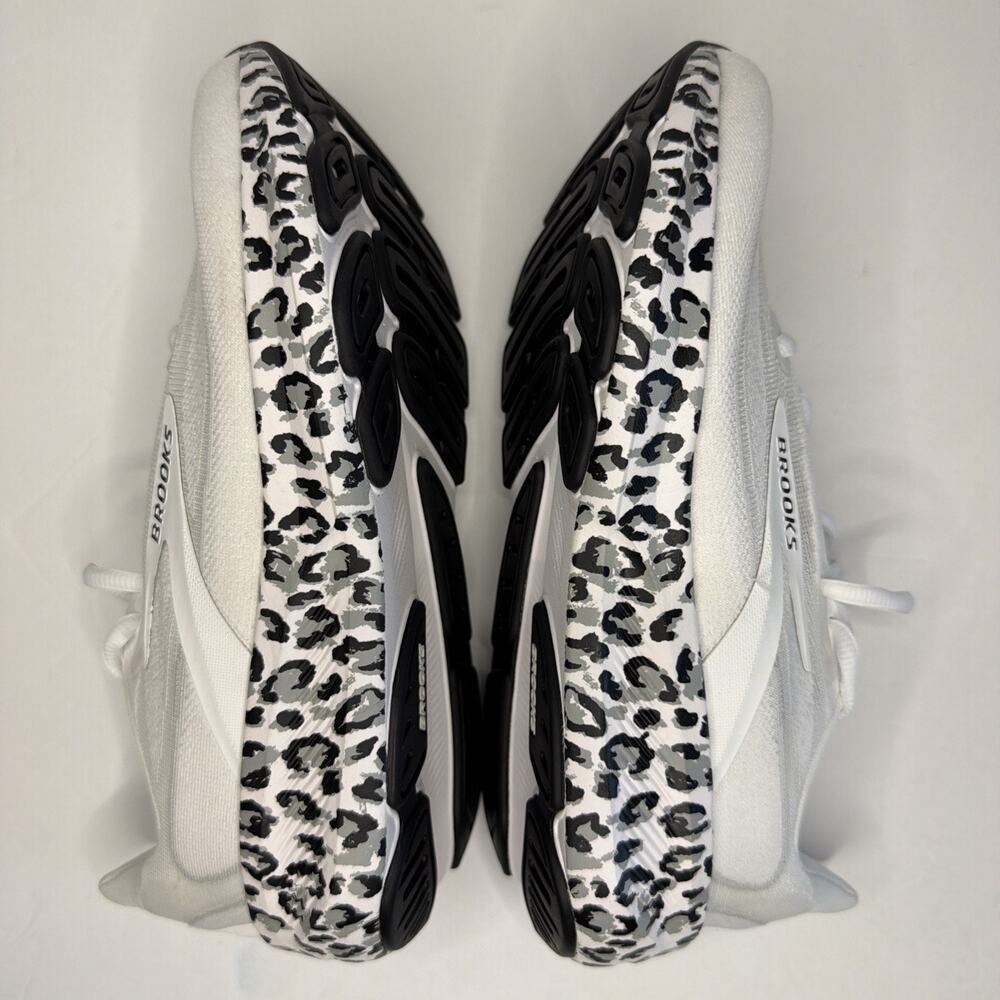 Brooks Women’s size 7.5 Revel 9 Sneaker White Leopard Sole 120489 1B 132 New Box - Picture 3 of 12